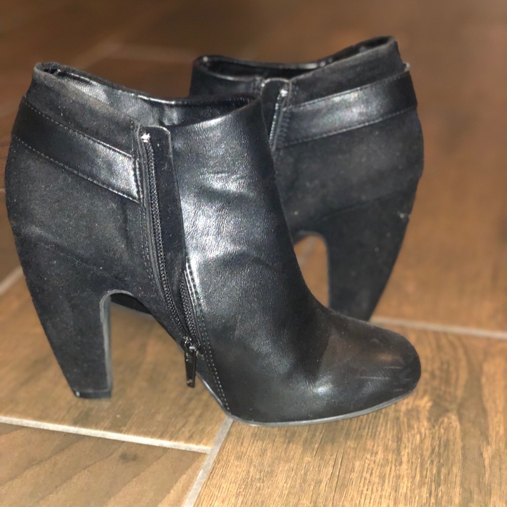 Black booties with heel